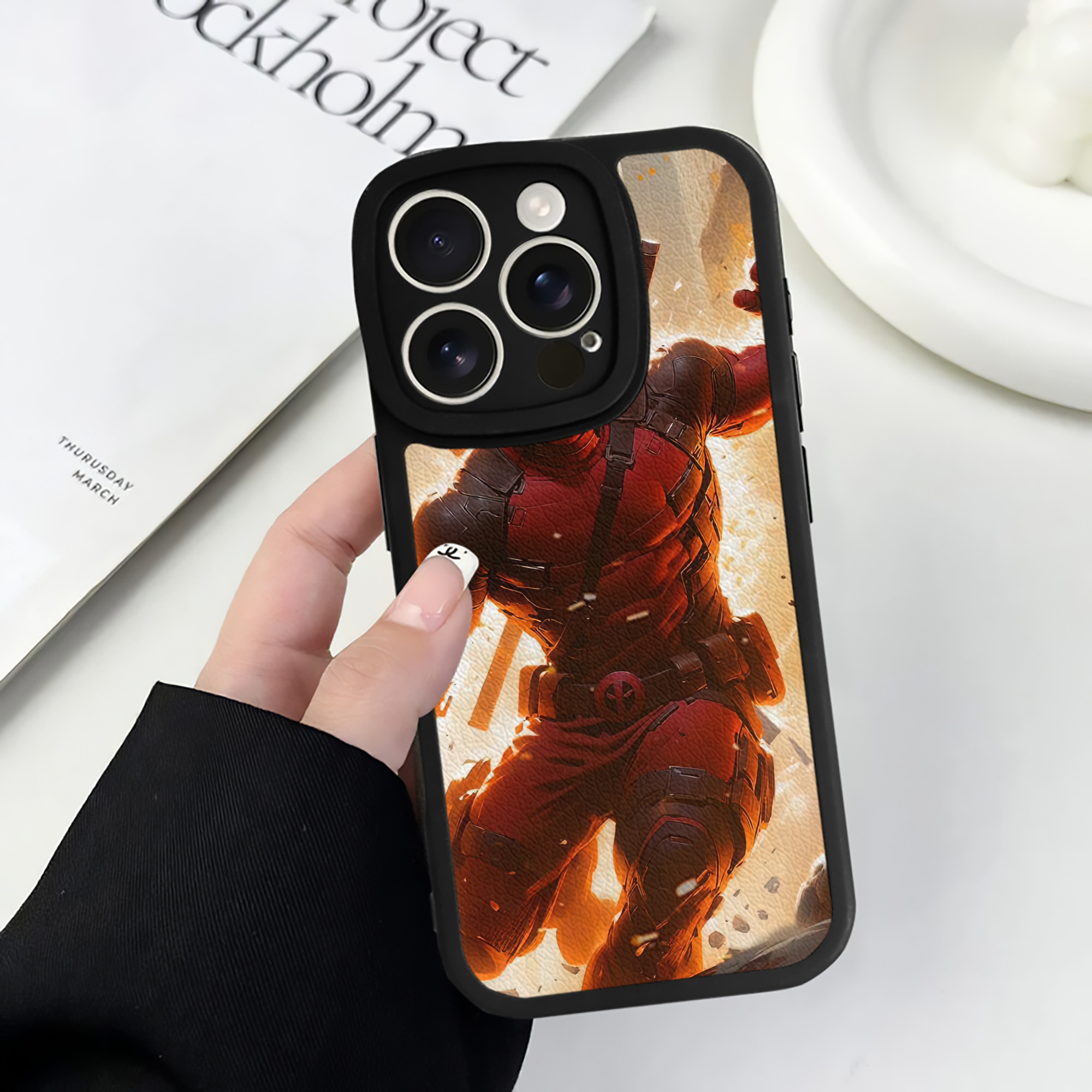 （画像用） Deadpool デッドプール 【iPhone 16シリーズ対応】シリコンスマホケース（レザー調） 材質：シリコン